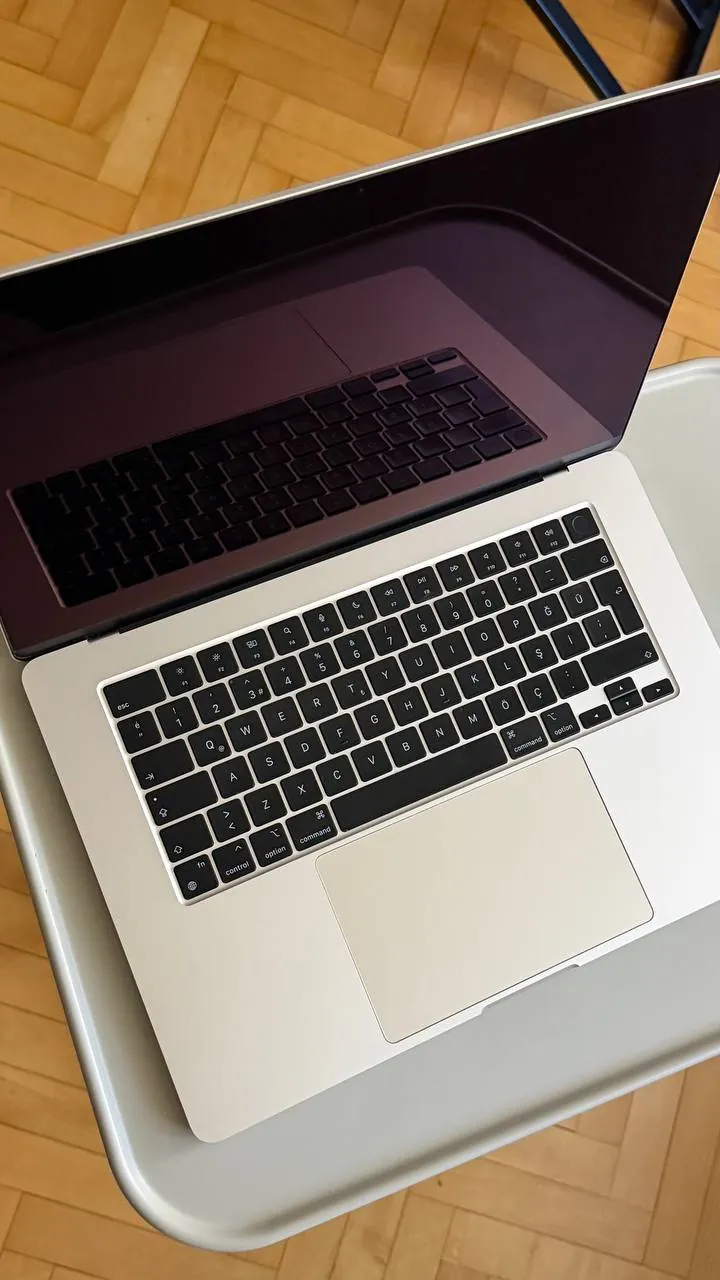 MacBook Air 15 M2 8GB 256GB 2