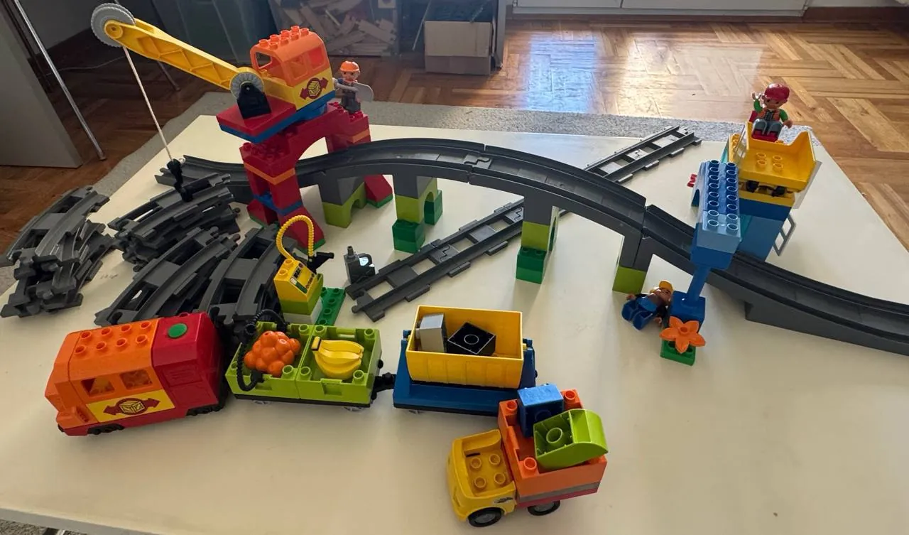 Набор Lego Duplo поезд на батарейках 1