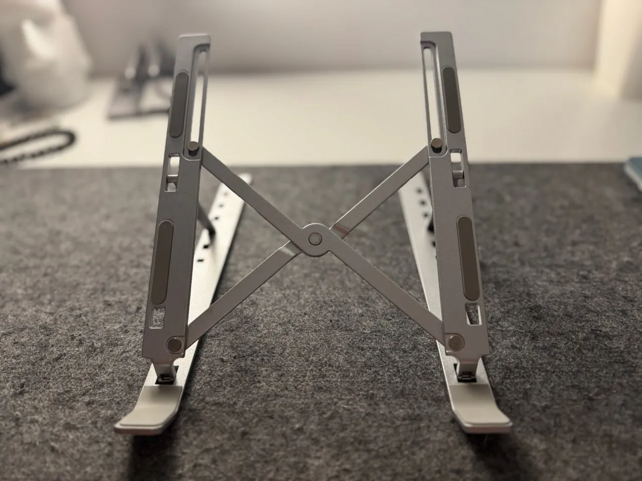 Подставка для ноутбука складная и MagSafe холдер 3