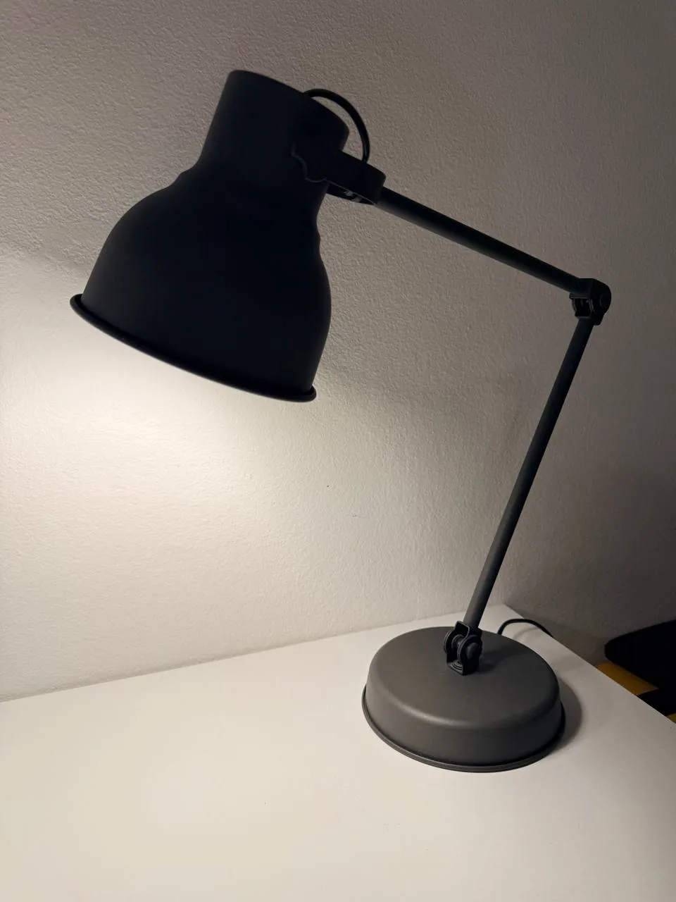 Лампа IKEA серая срочная продажа 1