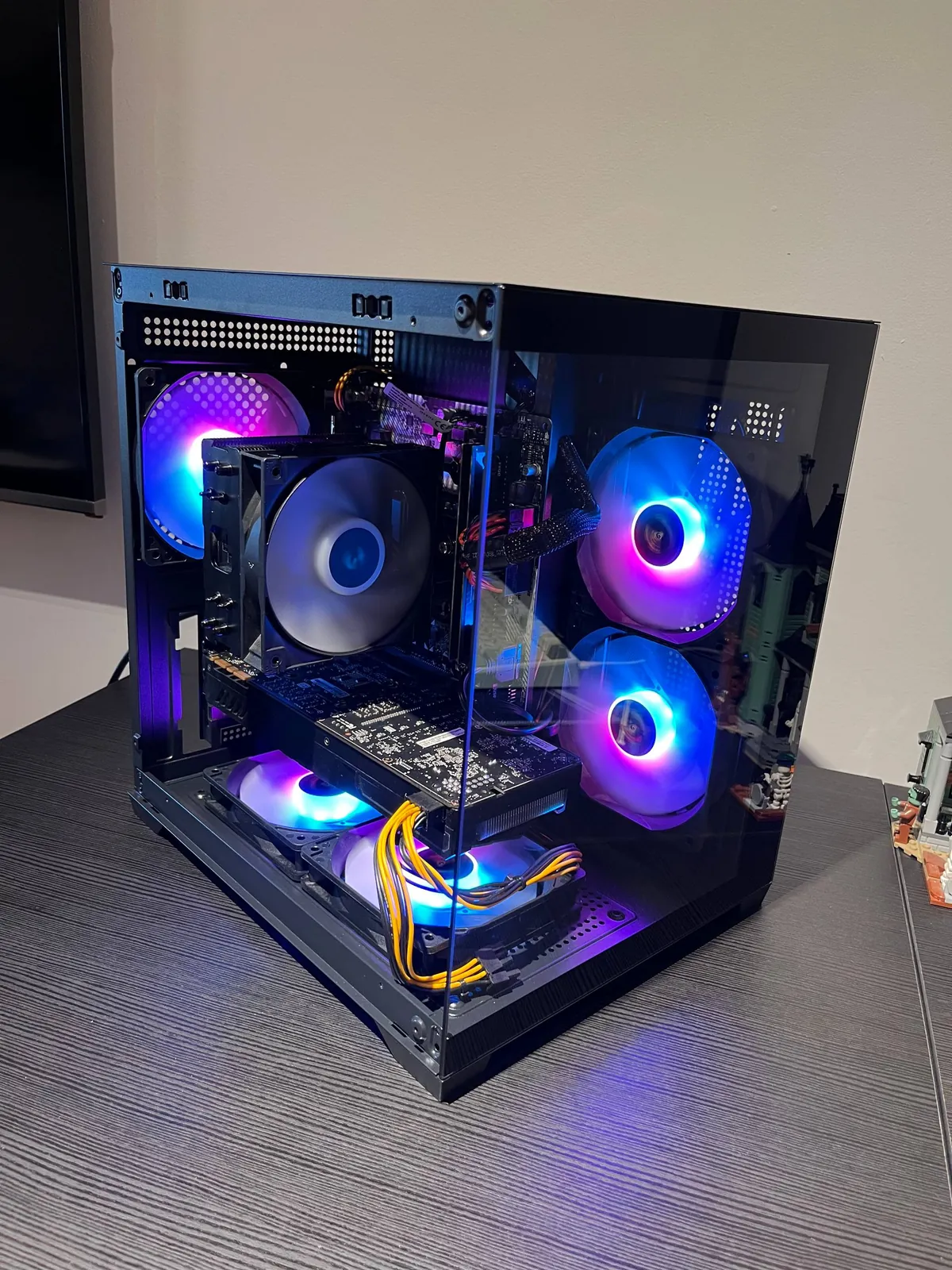 ПК Ryzen 7 5700X GTX 1080 16GB DDR4 SSD 550 EUR Белград 1