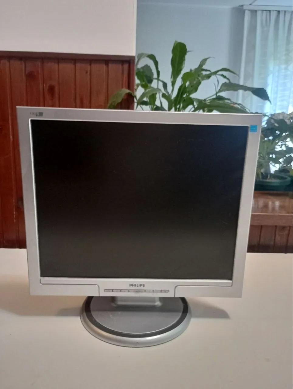 Монитор Philips рабочий без дефектов 1