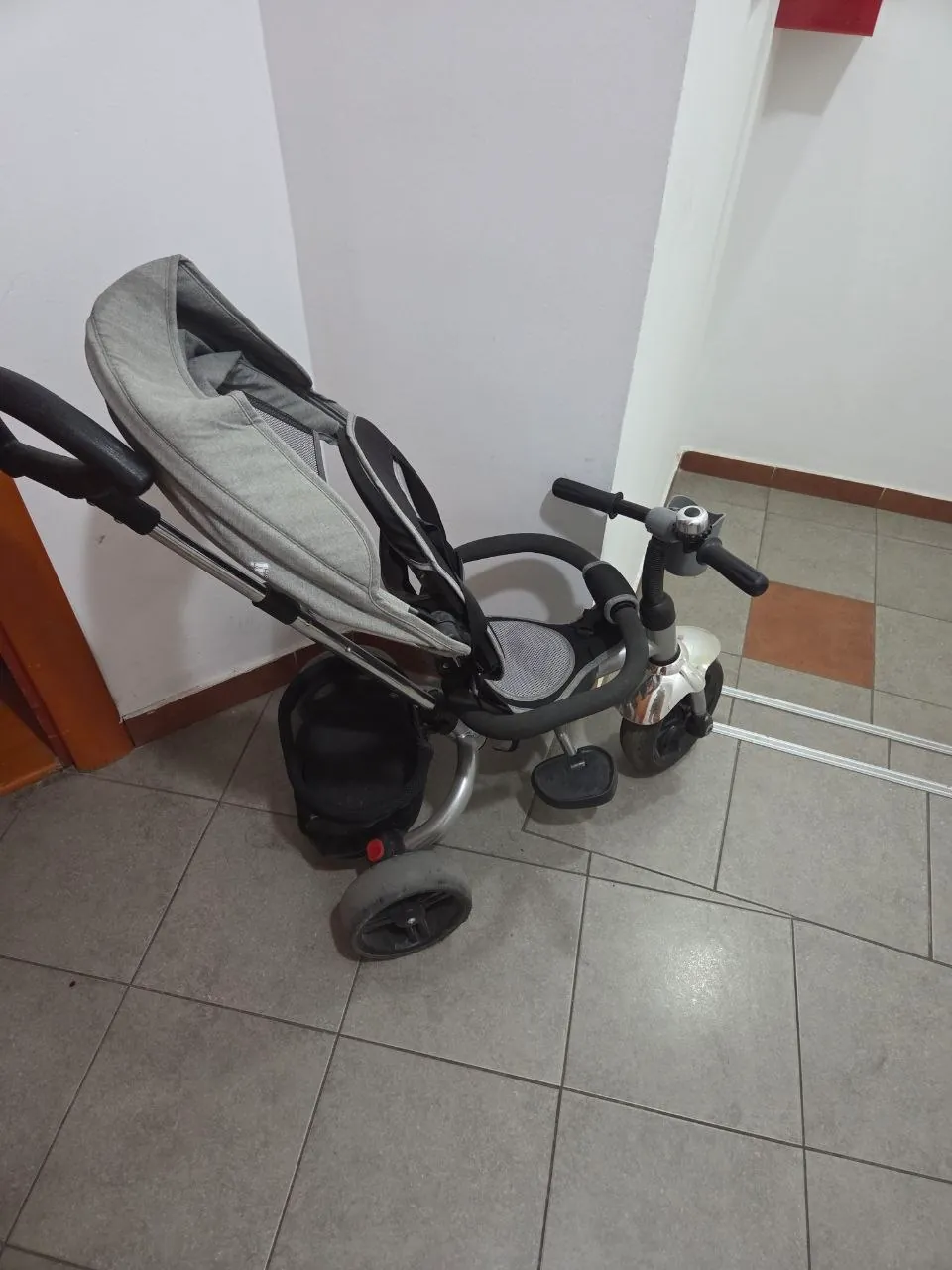 Детская педальная коляска с рулём 2