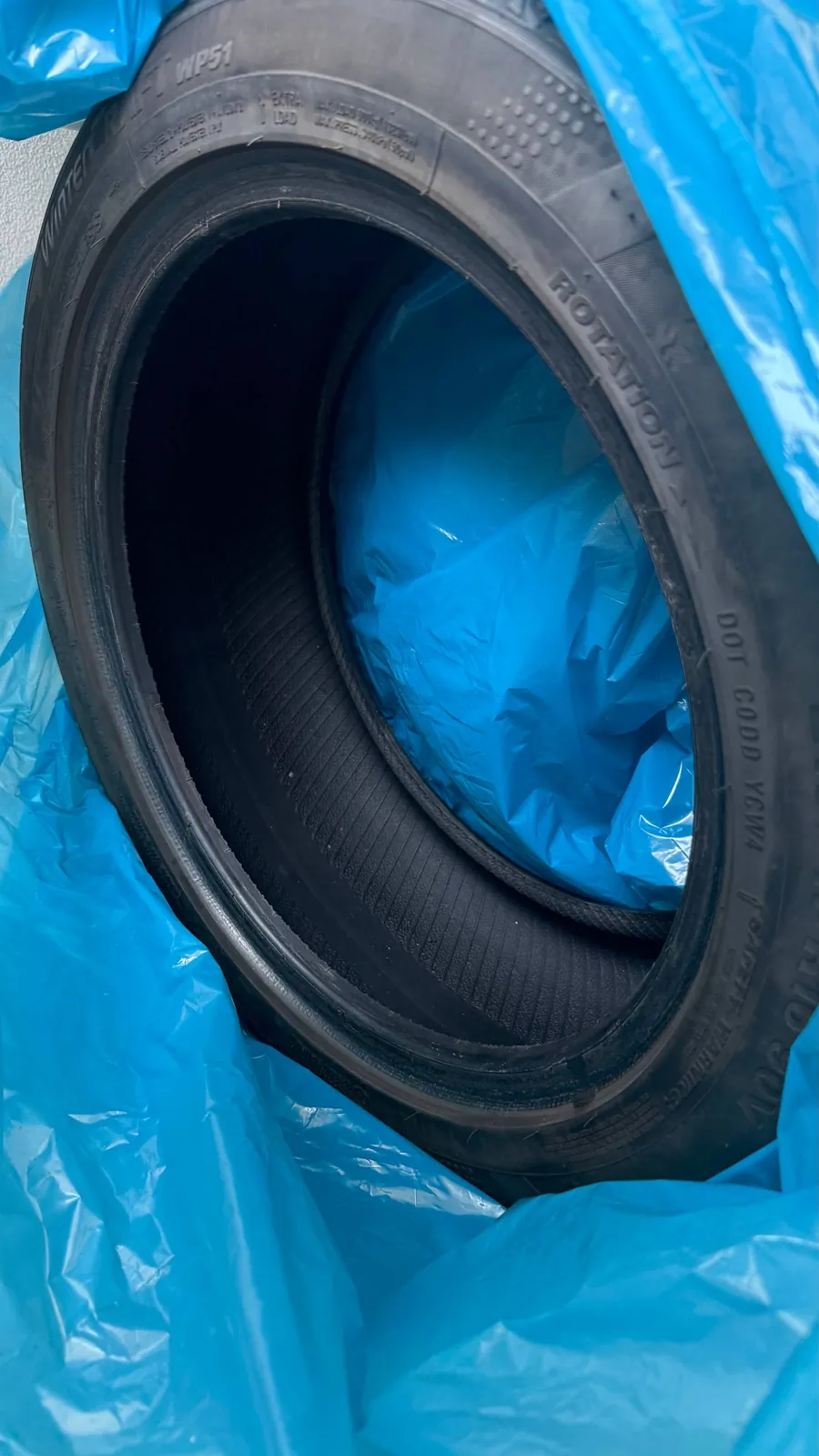 Зимние шины Kumho 215/45 R16 комплект 1