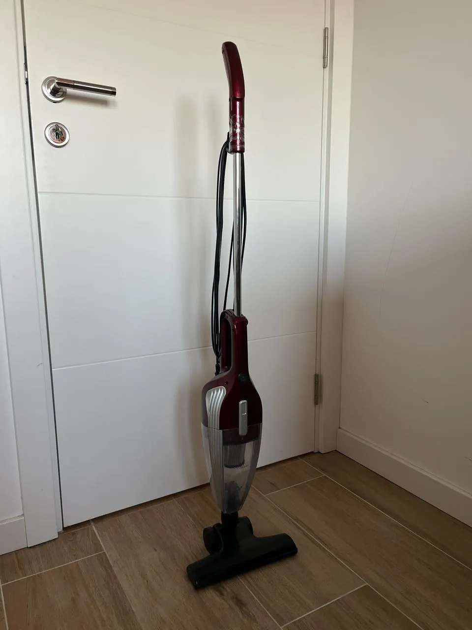 Пылесос Hyundai HY-18 1