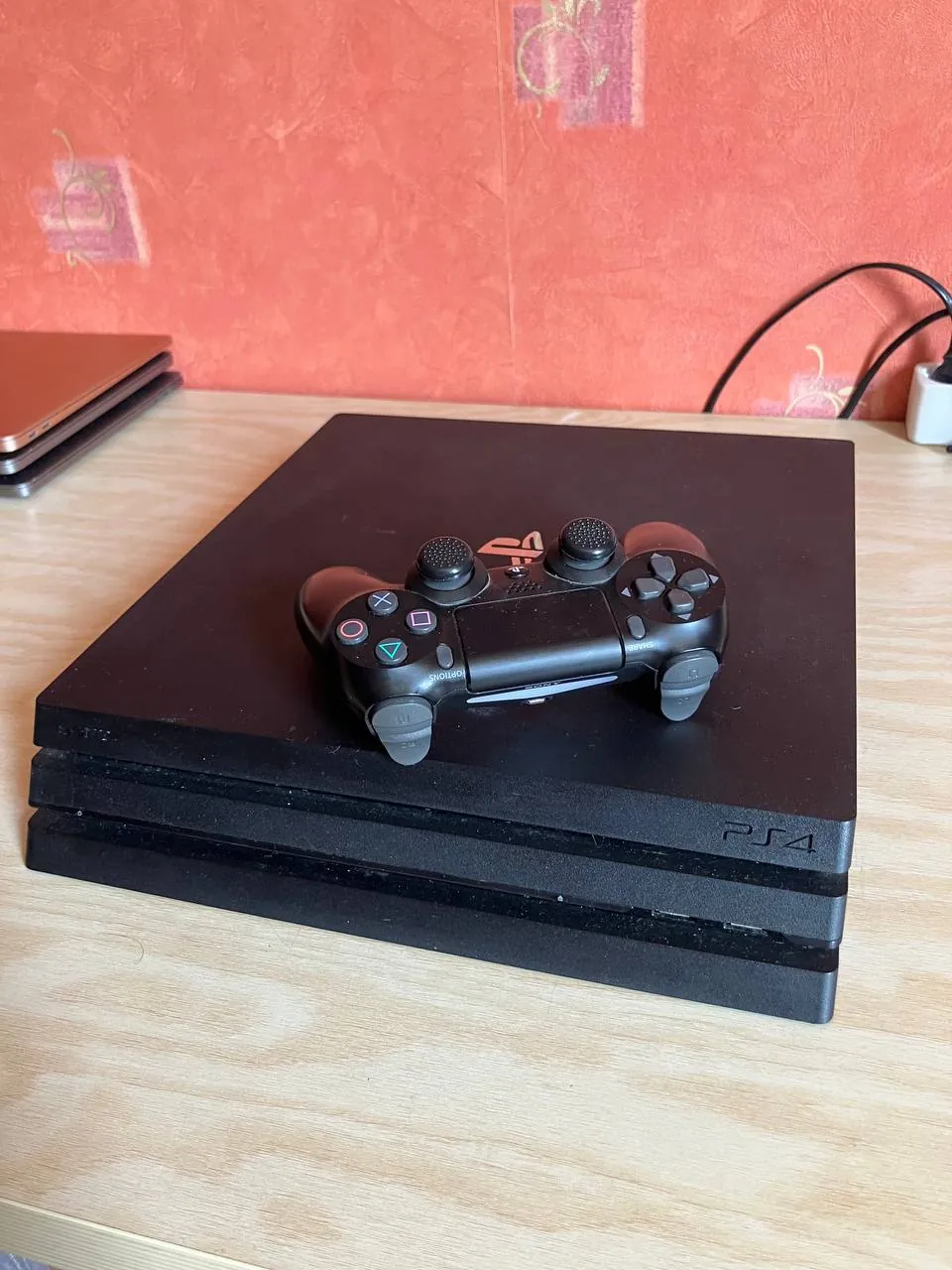 PS4 Pro 1TB MacBook Pro M2 и MacBook Pro Intel 13 дюймов 1