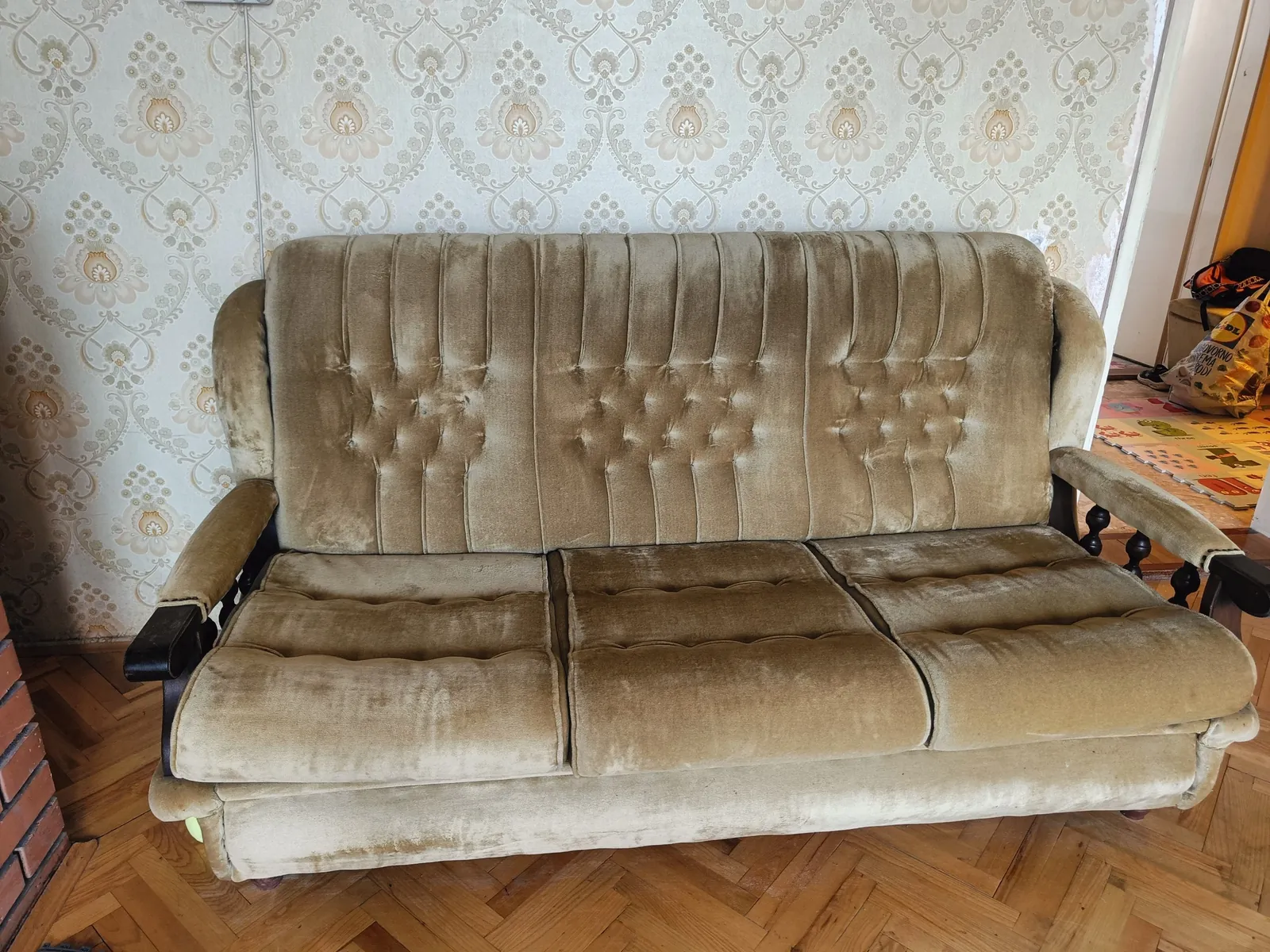 Диван отдам бесплатно Футог 1