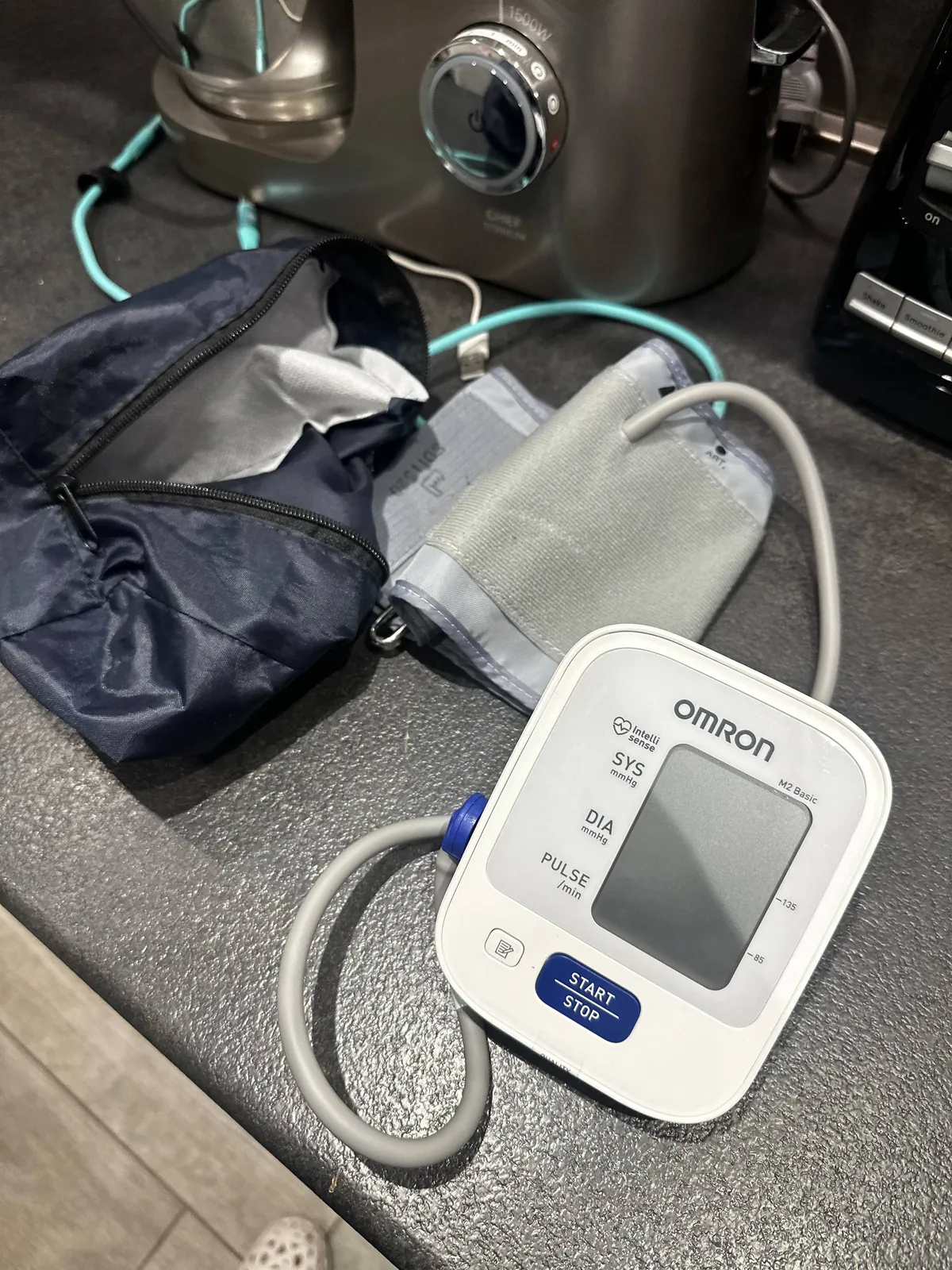 Тонометр Omron M2 Basic автоматический 1