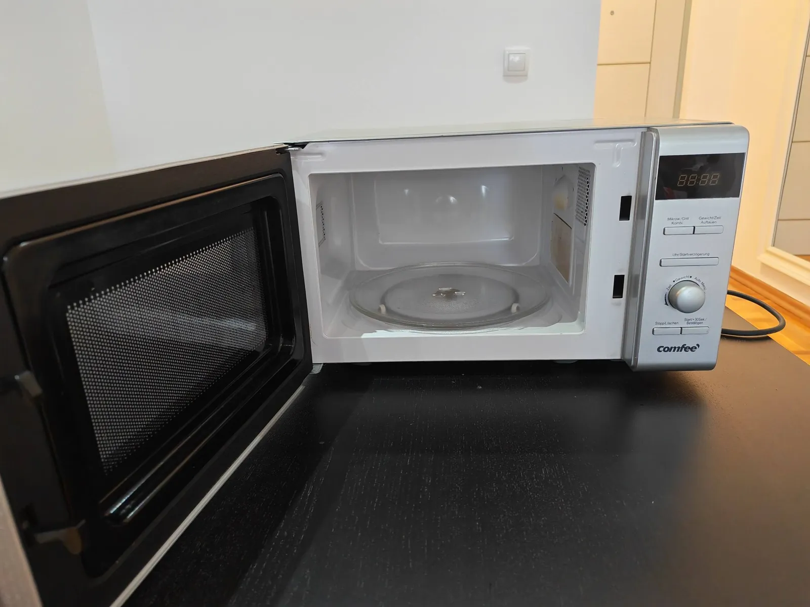 Микроволновка Comfee 800W 20 л с грилем 2