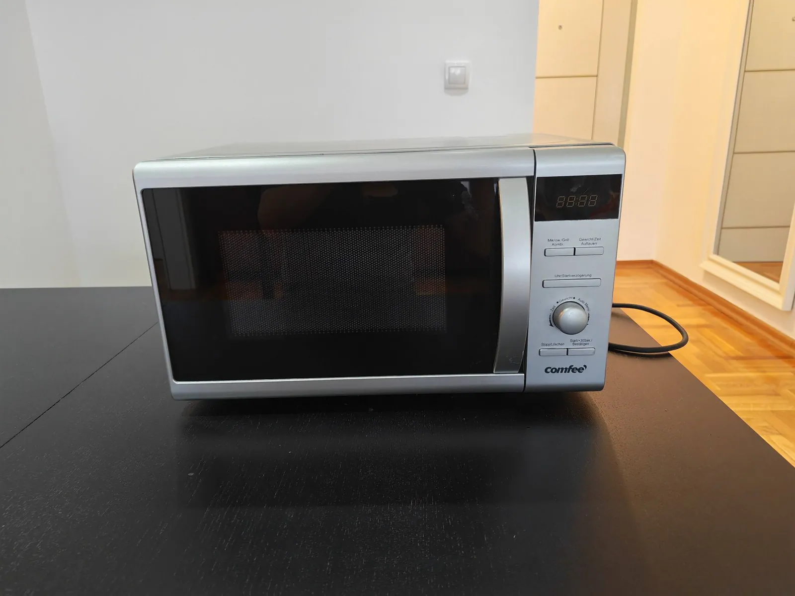 Микроволновка Comfee 800W 20 л с грилем 1