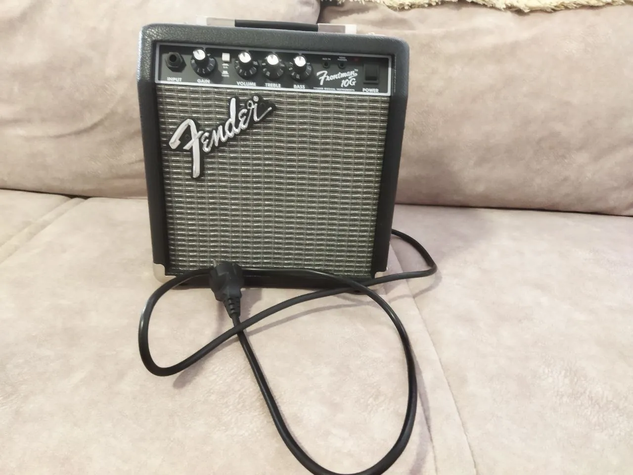 Гитарный усилитель Fender и пюпитр 1