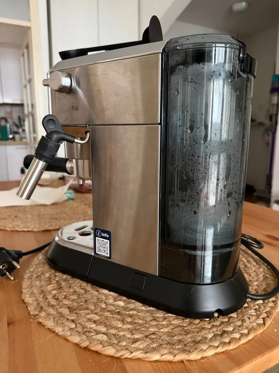 Рожковая кофемашина DeLonghi рабочая 3
