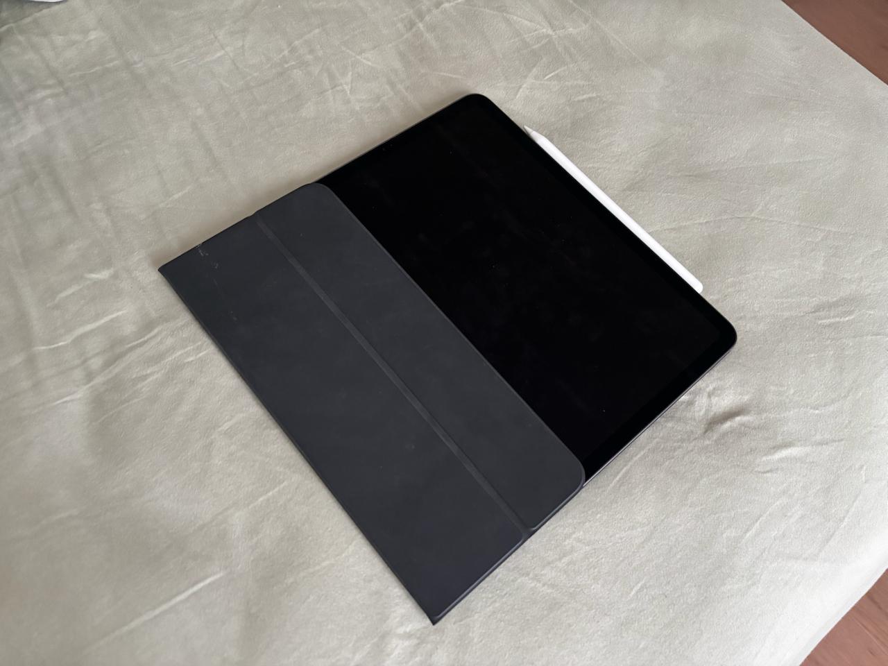 Продаю iPad Air 4 и аксессуары 1