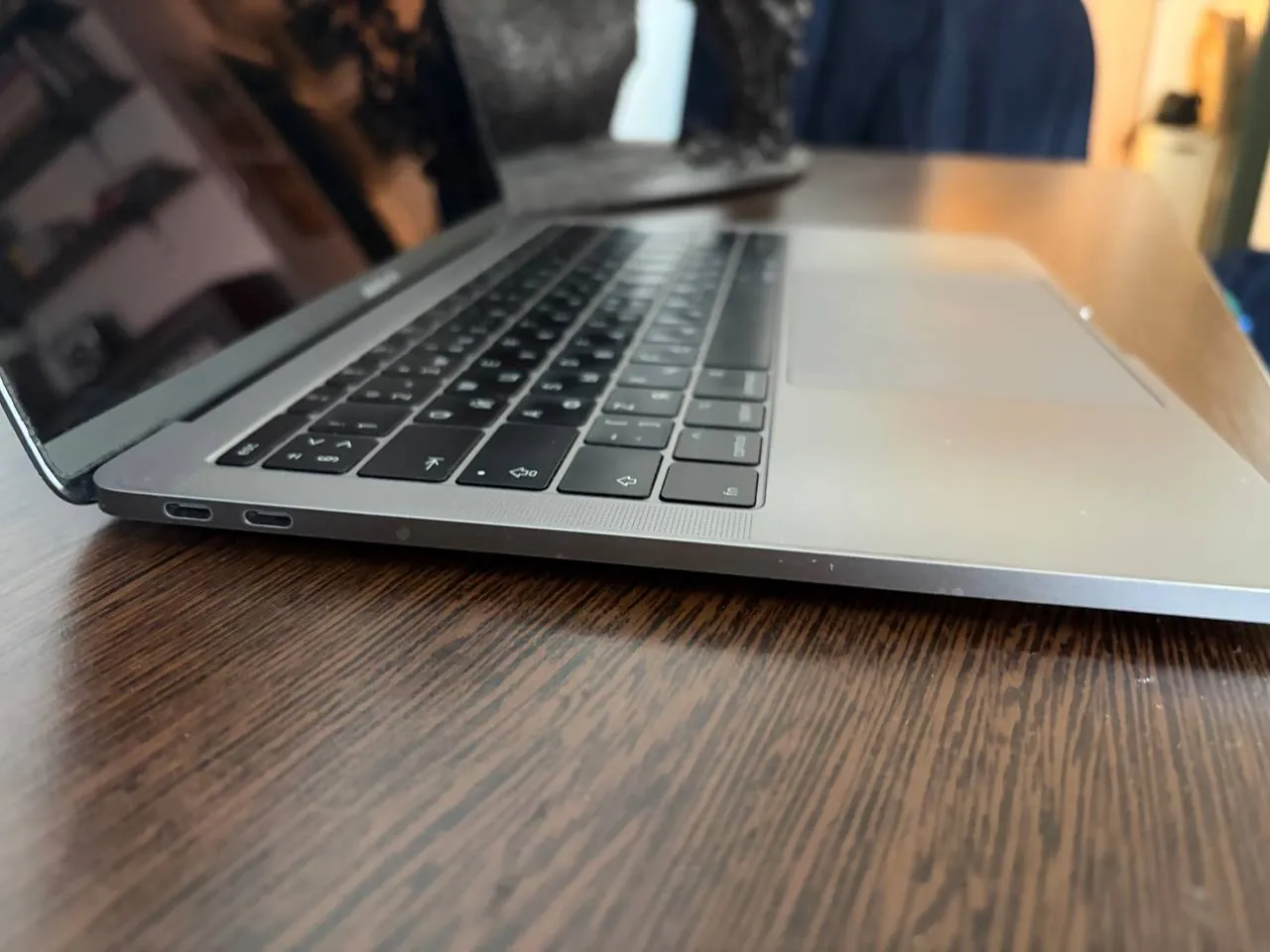 MacBook Pro 13 2017 i5 8GB 128SSD 487 циклов 2