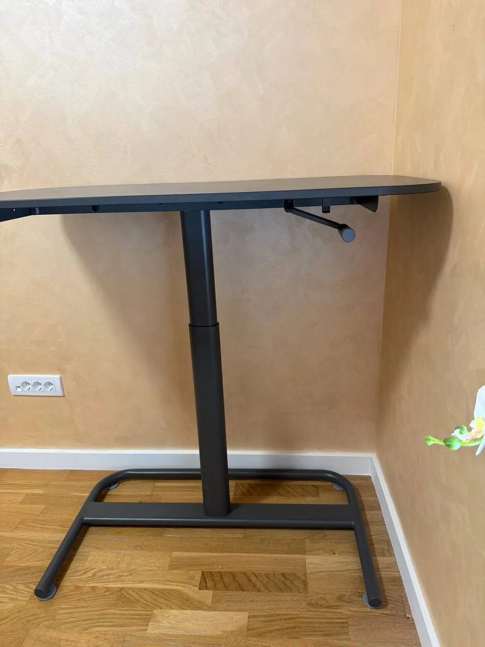 Стол IKEA SEGRARE с регулировкой высоты 3