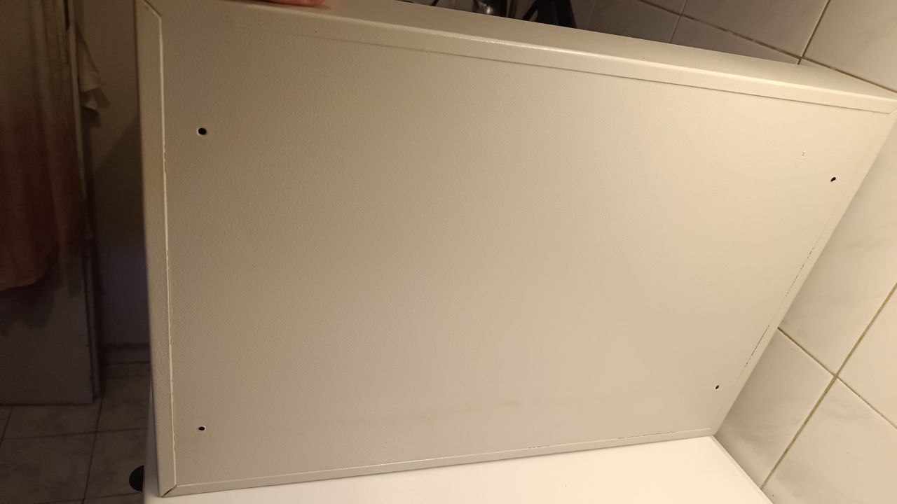 Металлический шкаф 4