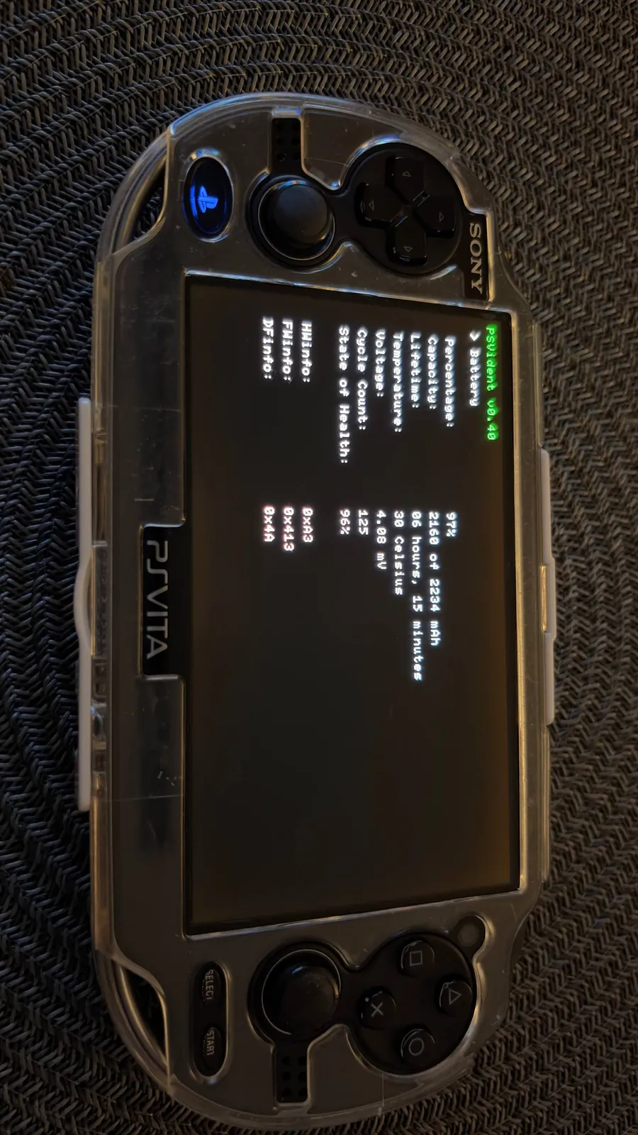 PS Vita OLED PCH-1000 с аксессуарами 3