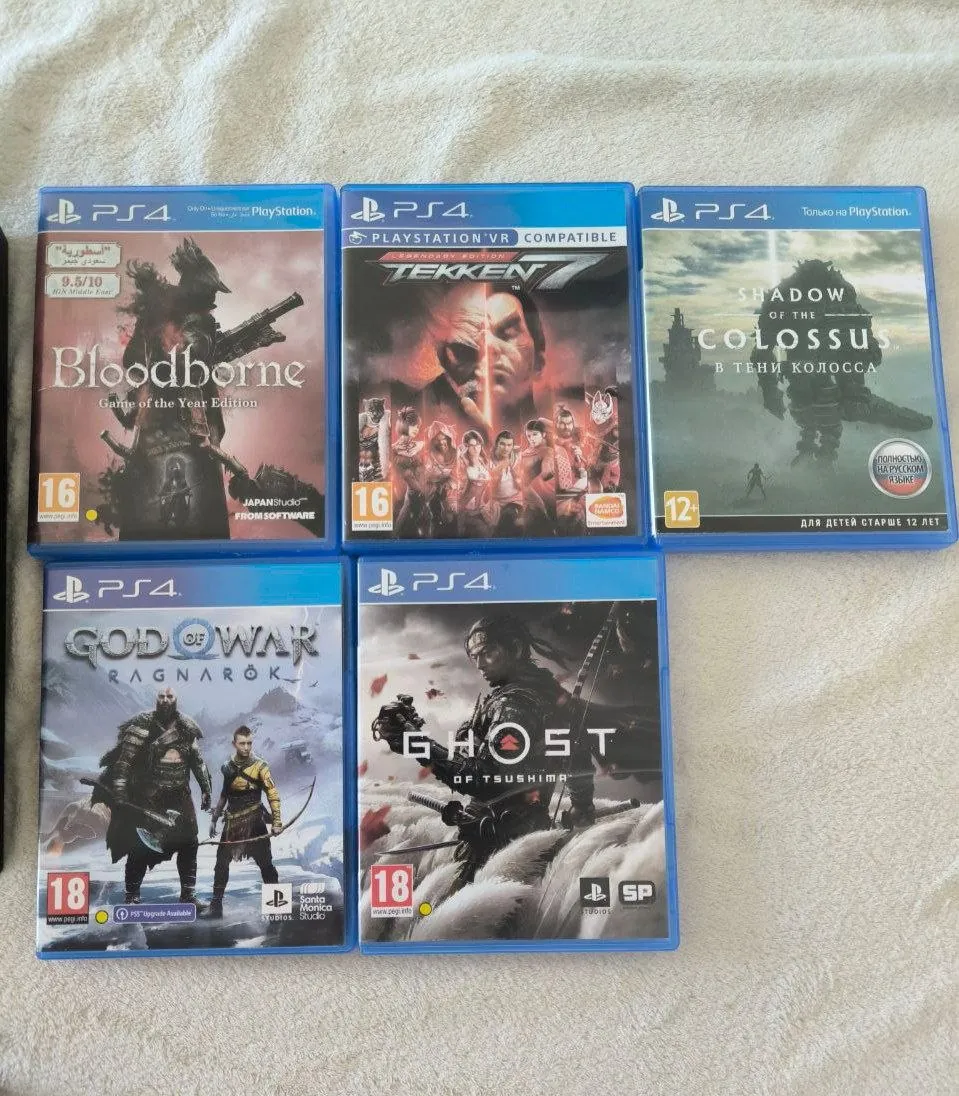 Sony PS4 Pro 1TB два геймпада пять игр 2