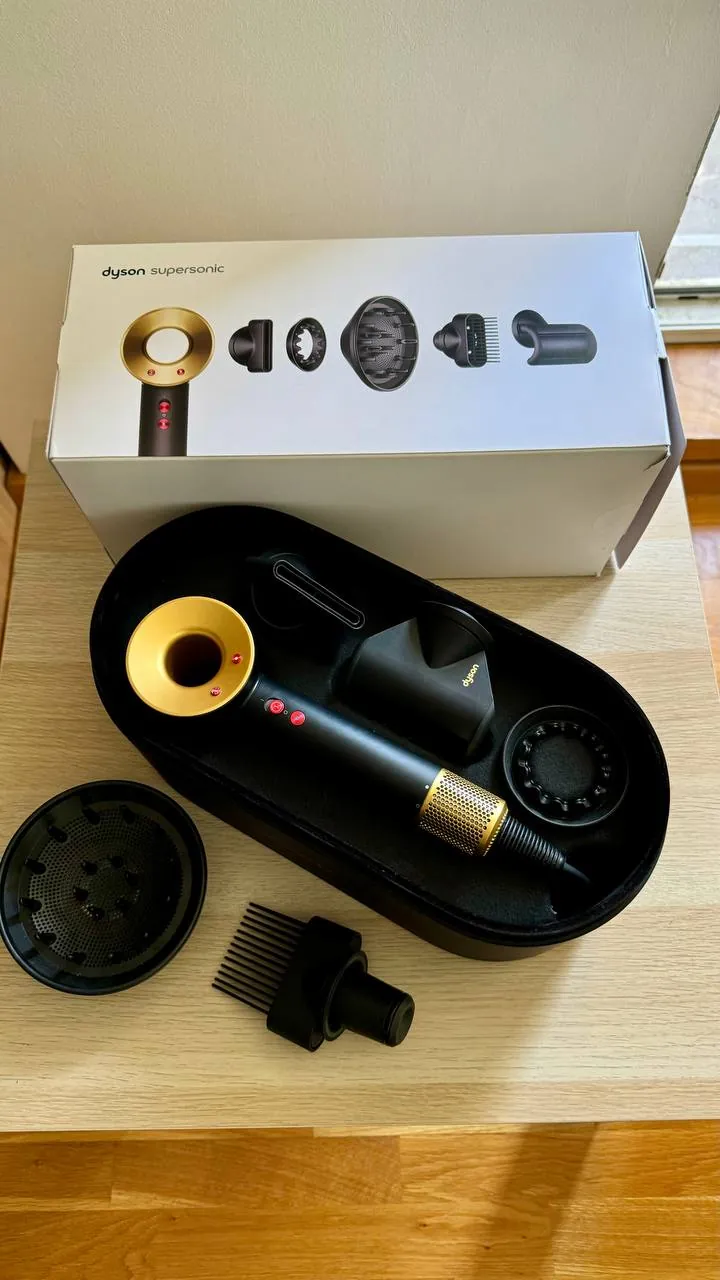 Фен Dyson Supersonic Onyx в кейсе 1