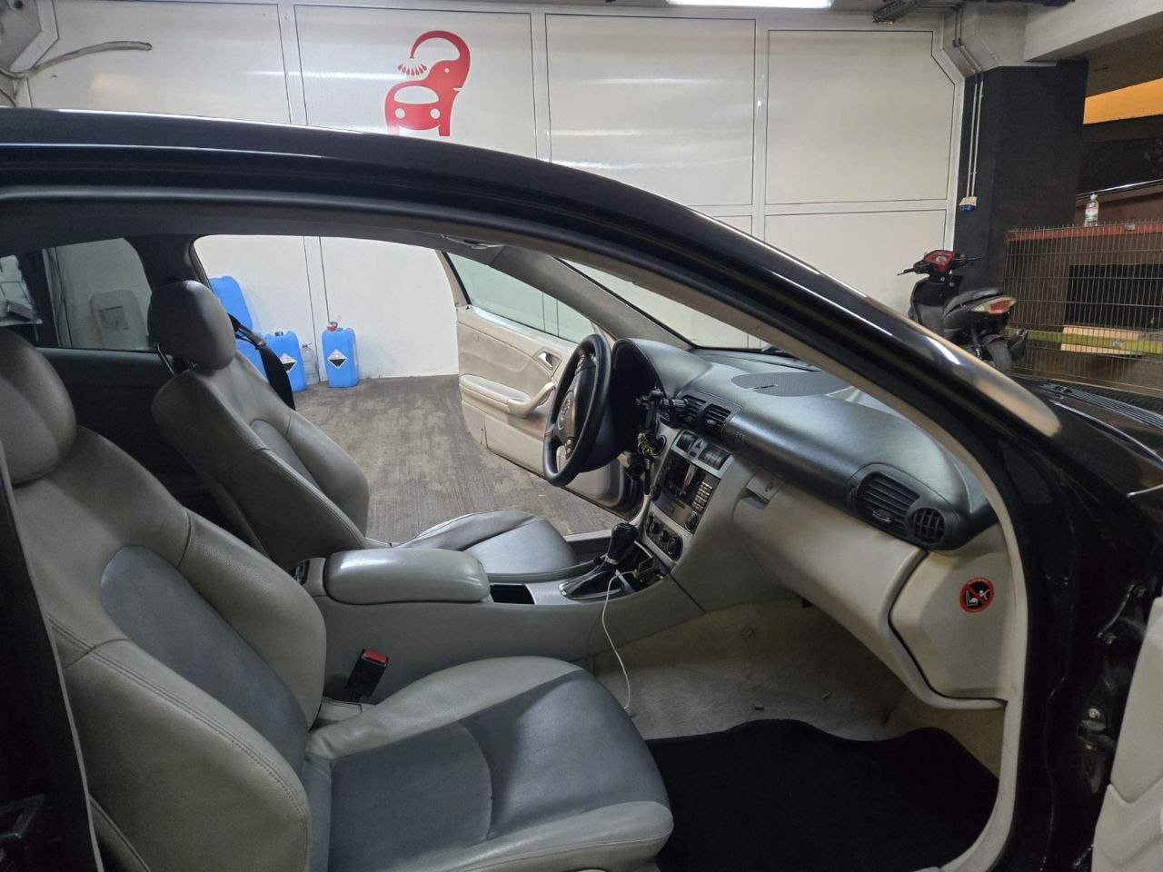 Мерседес Бенц 2005 года 3