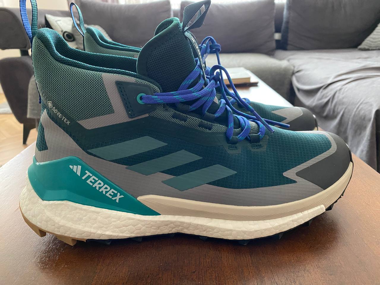 Трекинговые кроссовки 2