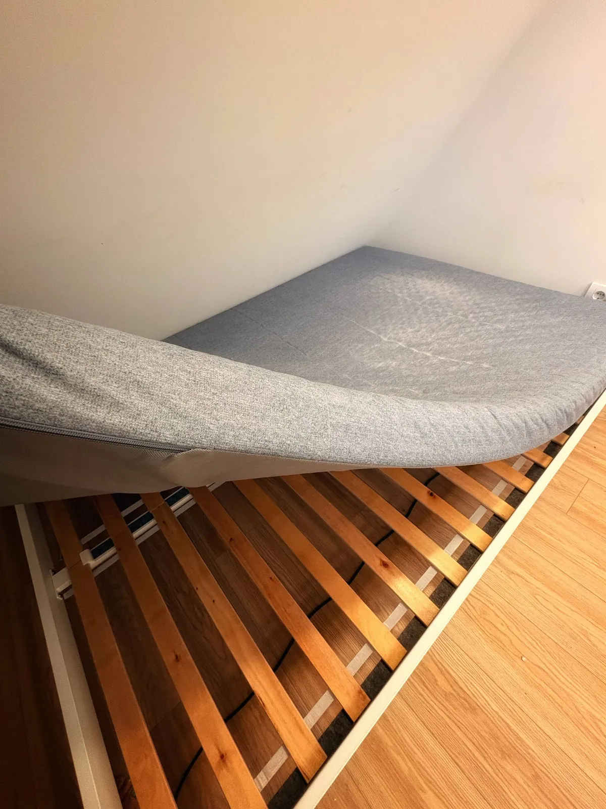 Кровать IKEA с матрасом 140x200 3