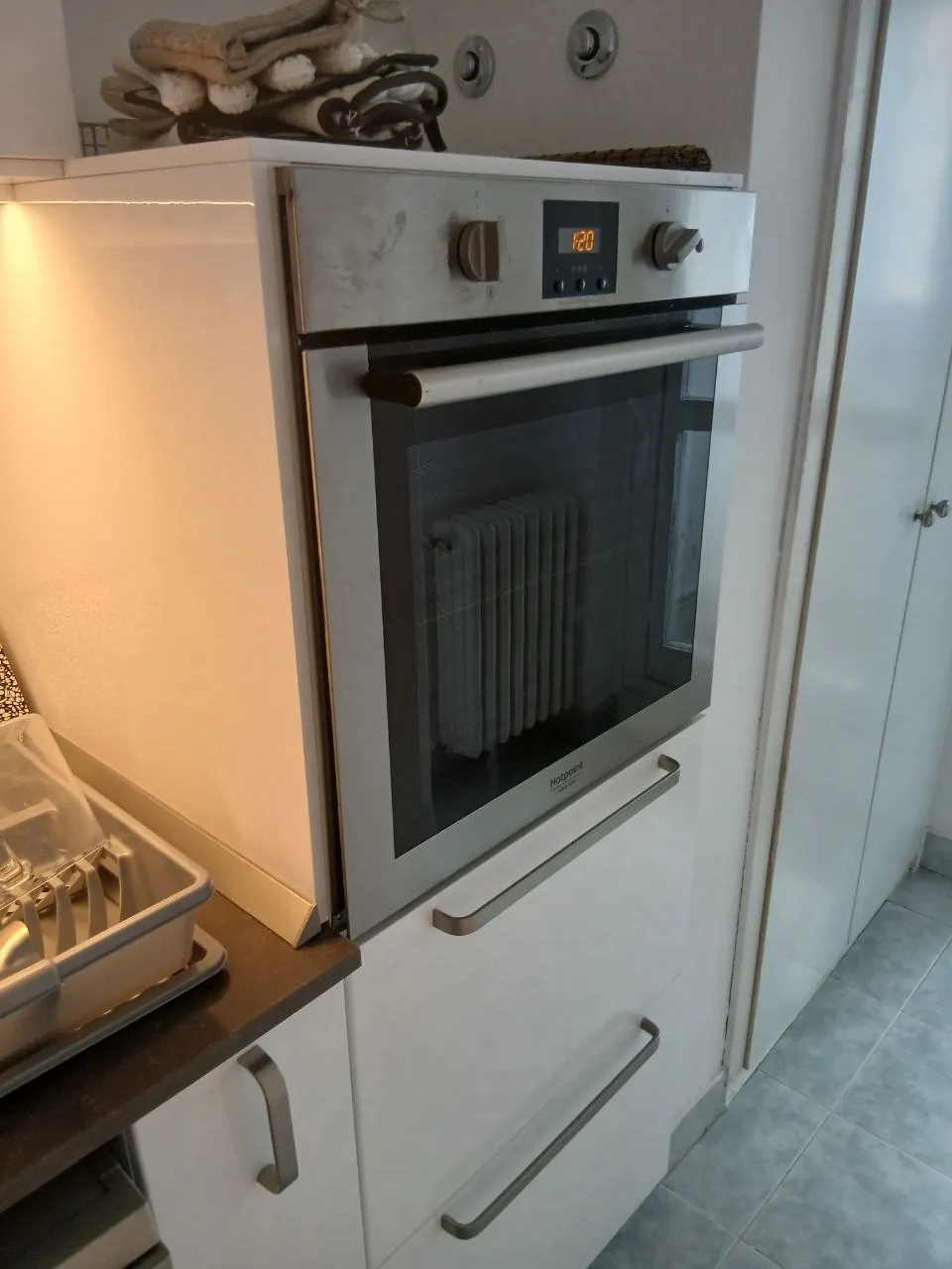 Духовка Hotpoint Ariston в хорошем состоянии 1