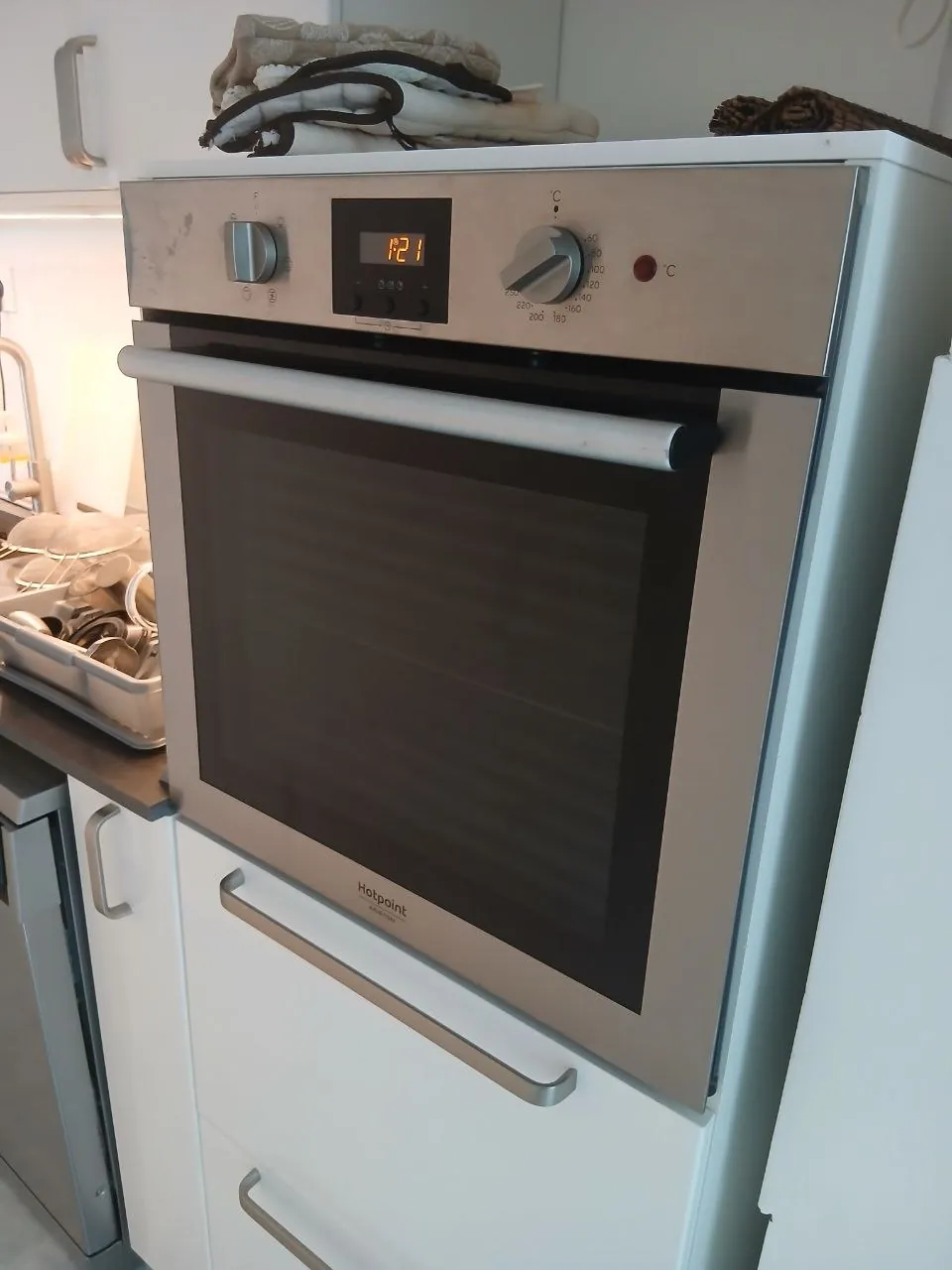 Духовка Hotpoint Ariston в хорошем состоянии 2