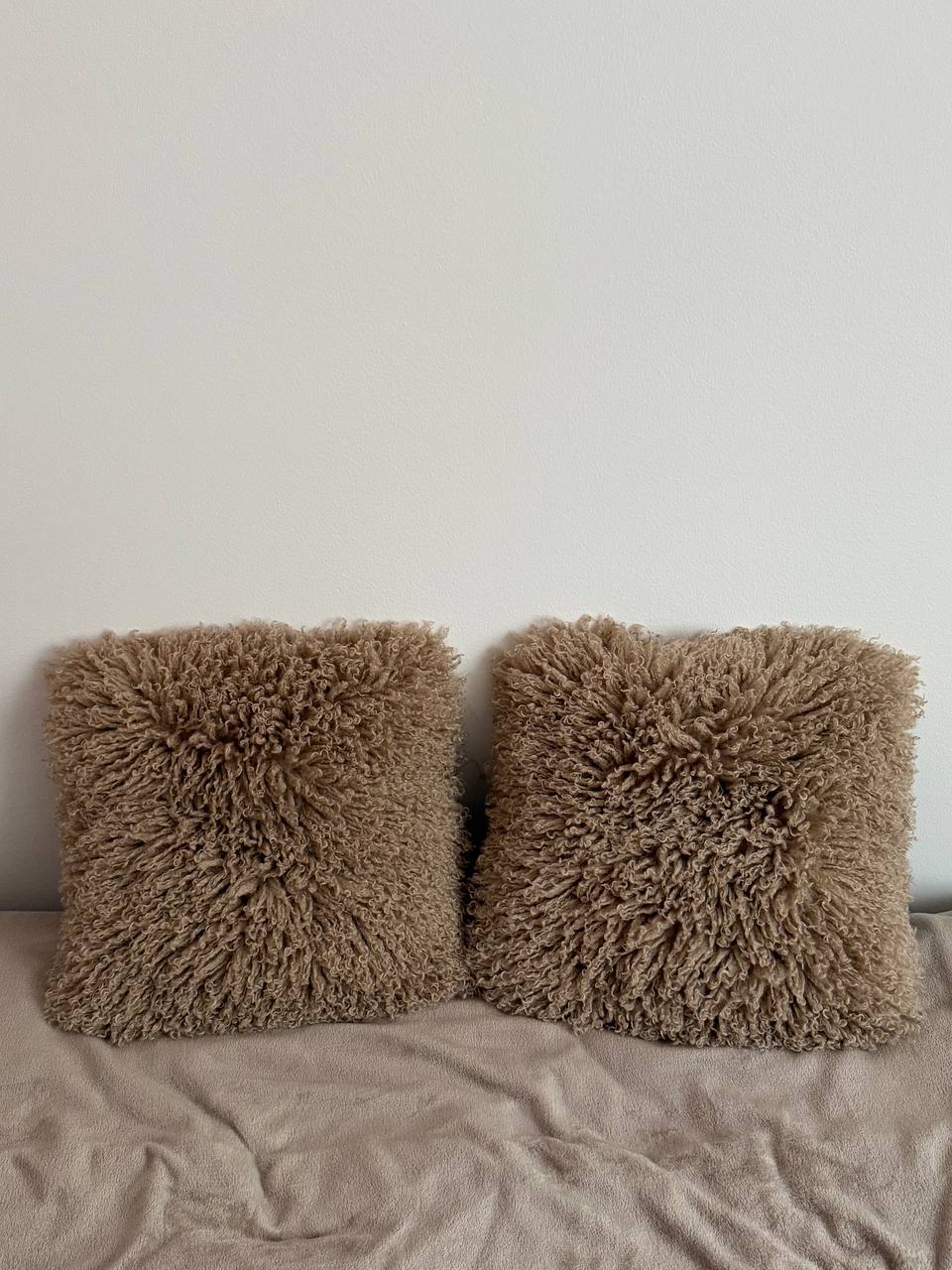 Пушистые подушки Jysk 1