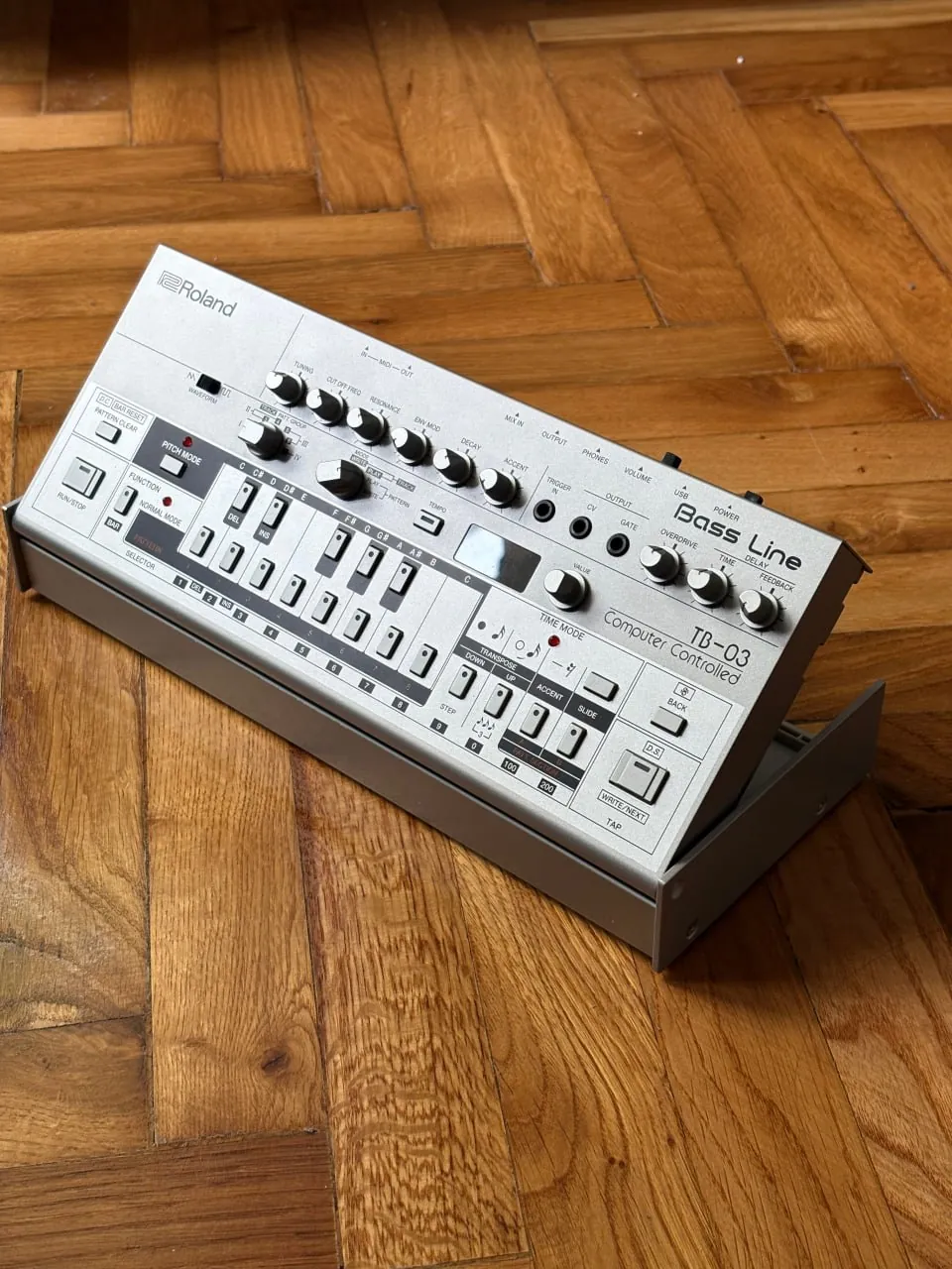 Roland TB-03 и Novation Circuit синтезаторы 2