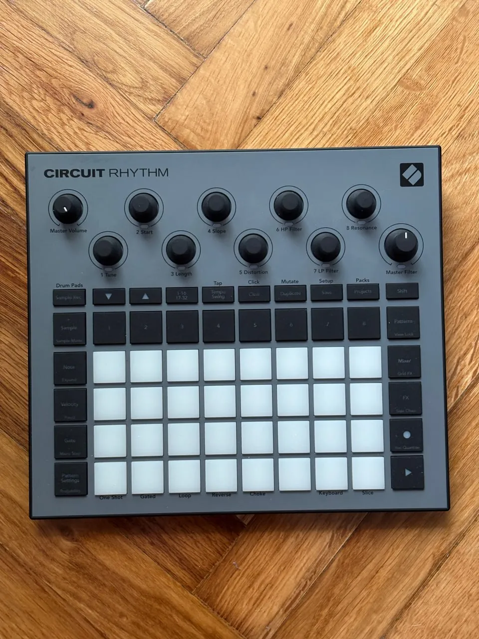 Roland TB-03 и Novation Circuit синтезаторы 8
