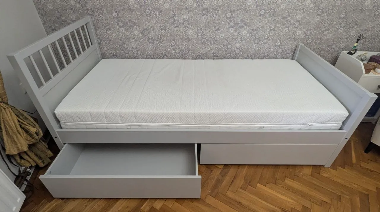 Кровать IKEA 200x90 с ящиками и матрасом 1