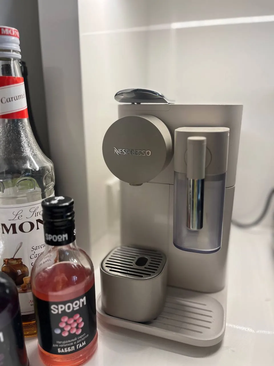 Кофемашина Nespresso с капучинатором 1