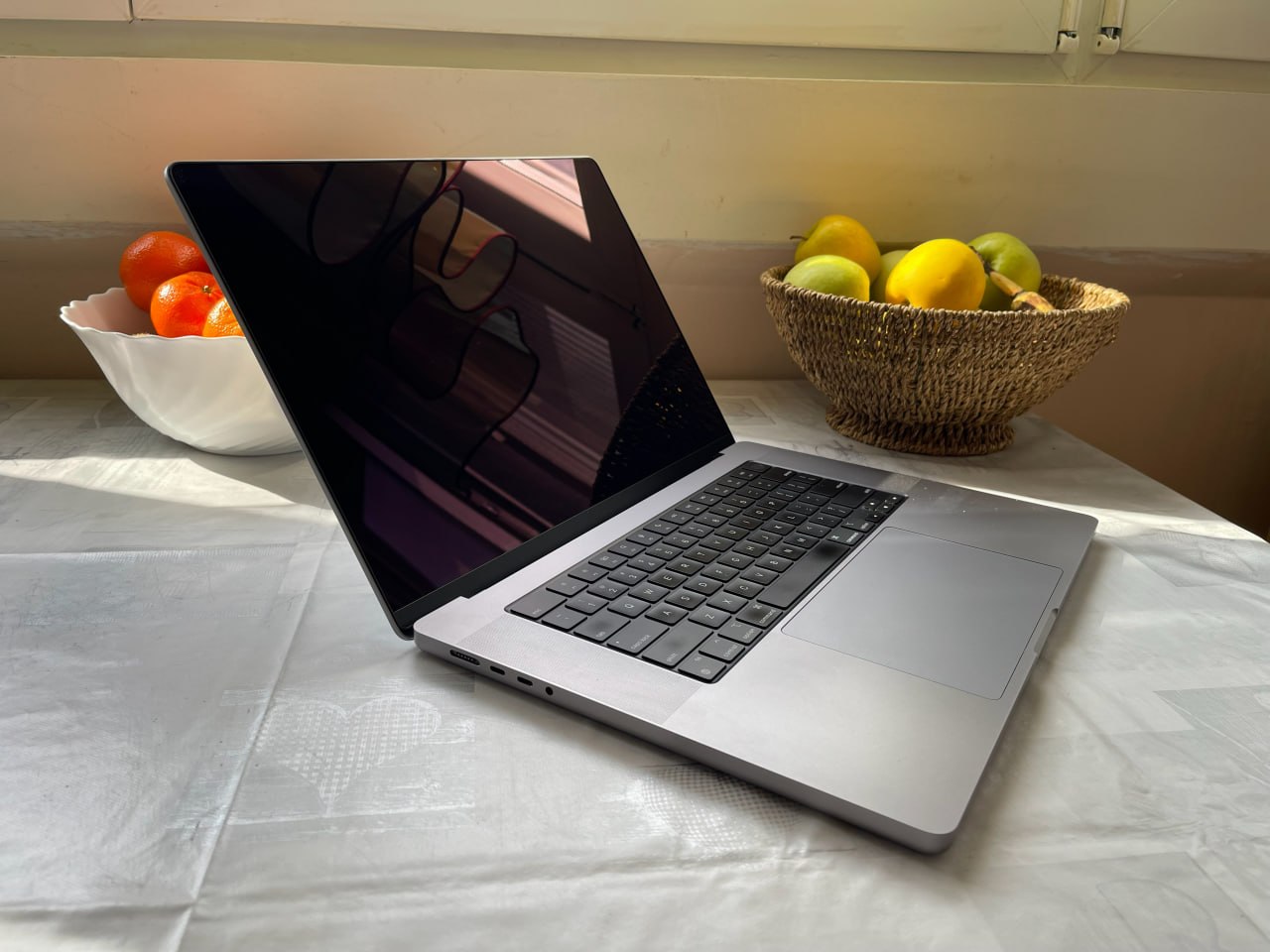 Apple MacBook Pro 16'' M2 Pro 2023 1