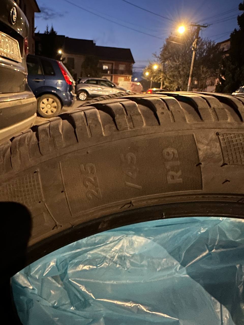 Комплект б/у резины 225/45 R19 4