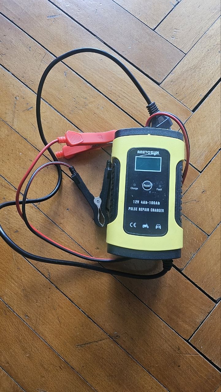 Зарядное устройство для аккумулятора 1