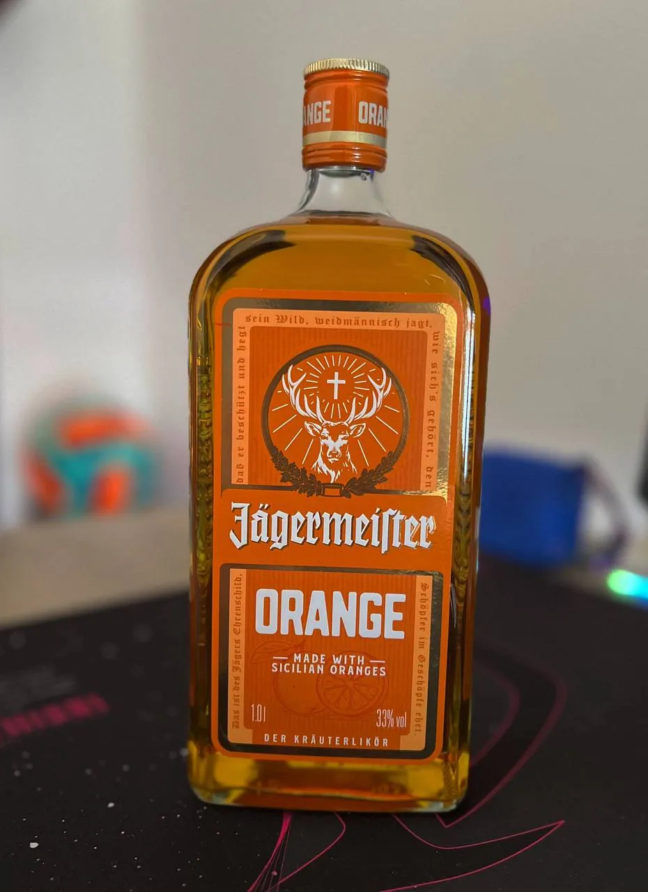 Купили в Duty Free ликер Jagermeister Orange 1 литр, взяли две, одну везли на заказ, потом от нег... 1