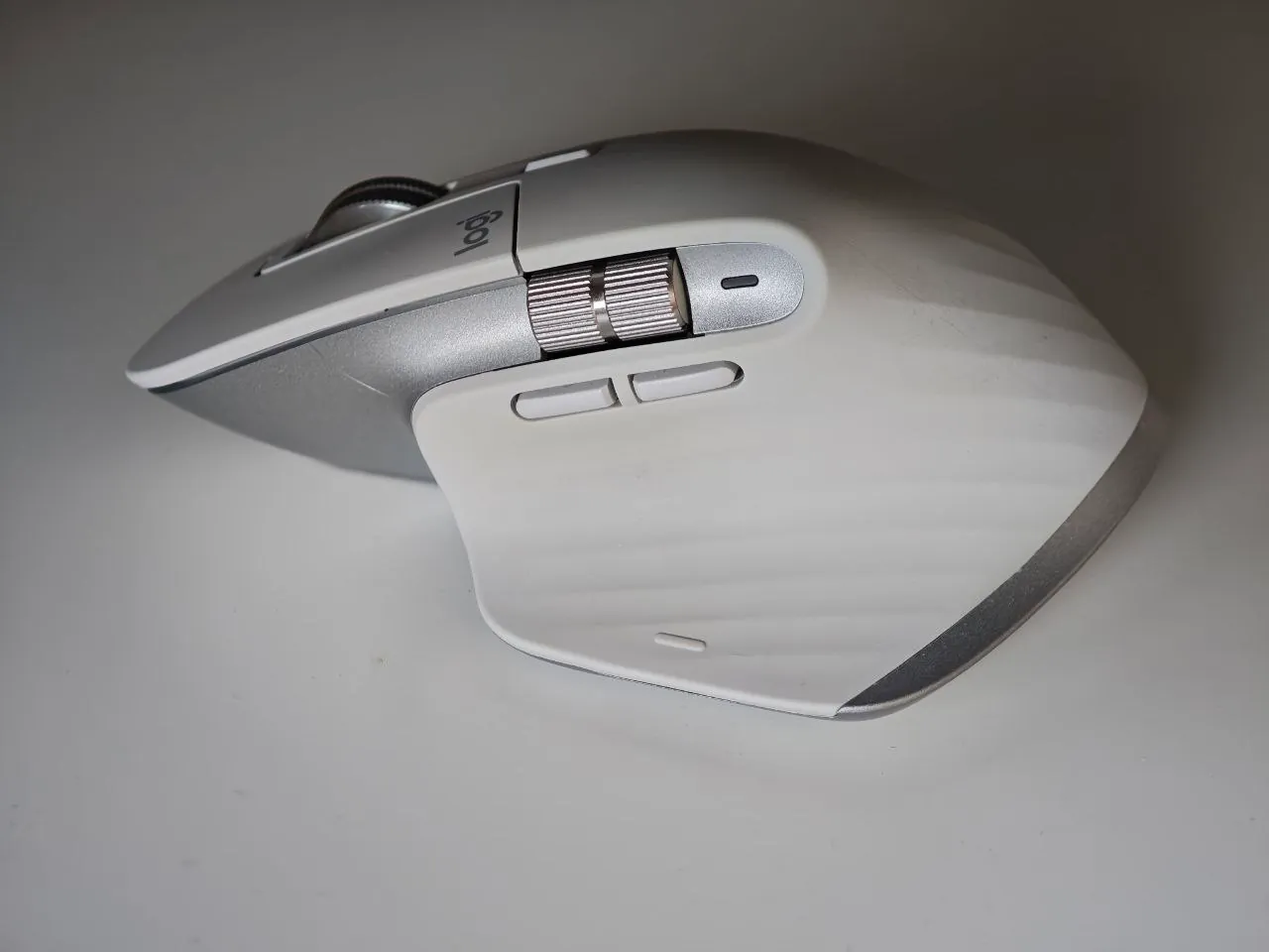 Мышь Logitech MX Master 3S серебристая 4