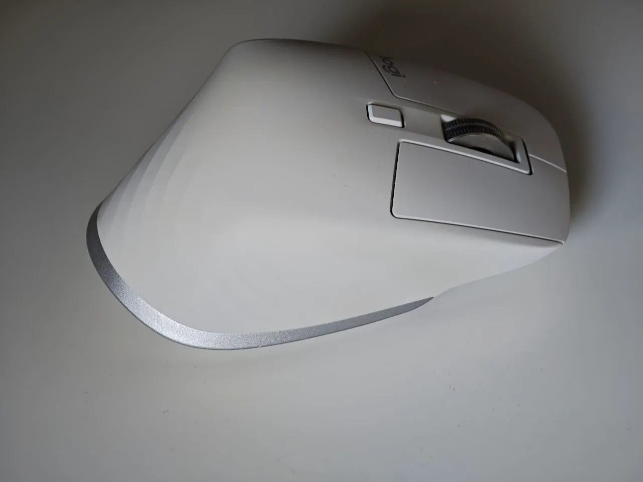Мышь Logitech MX Master 3S серебристая 3