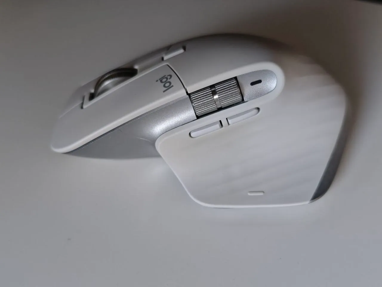Мышь Logitech MX Master 3S серебристая 2