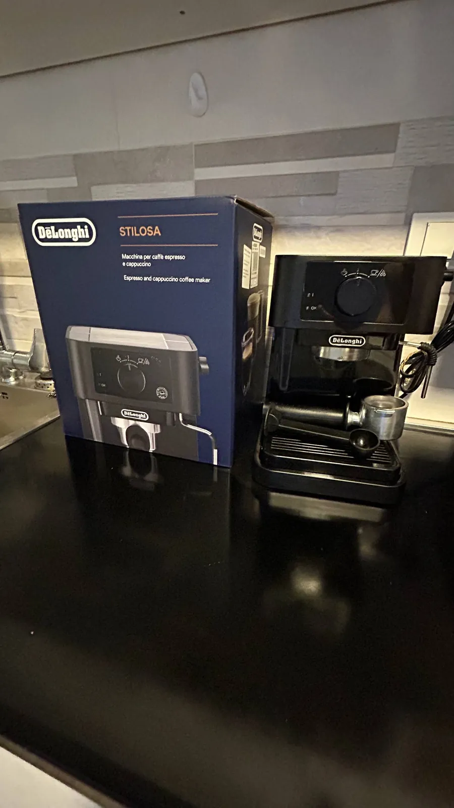 Рожковая кофеварка DeLonghi б/у год 2