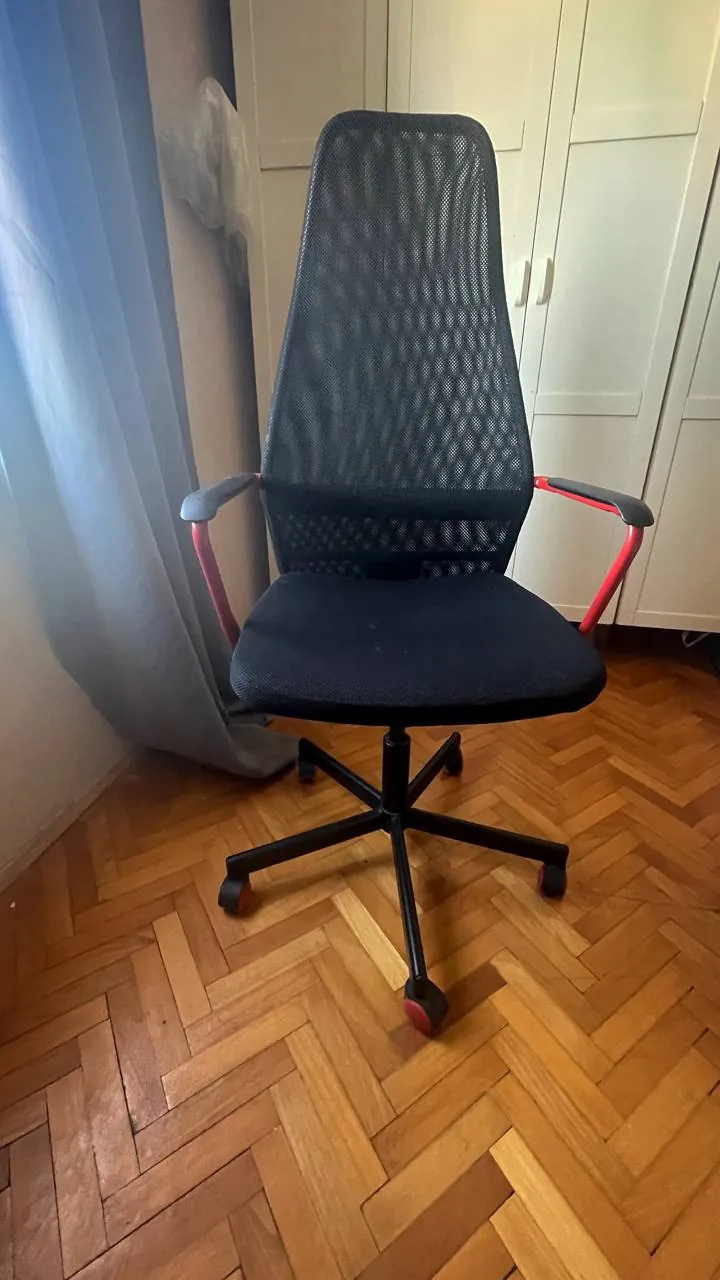 Кресло IKEA HUVUDSPELARE сетчатое офисное 1