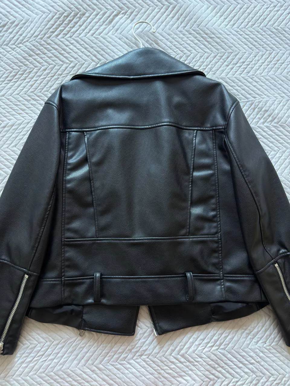 Косуха H&M сумка Salomon духи Byredo пижама 6