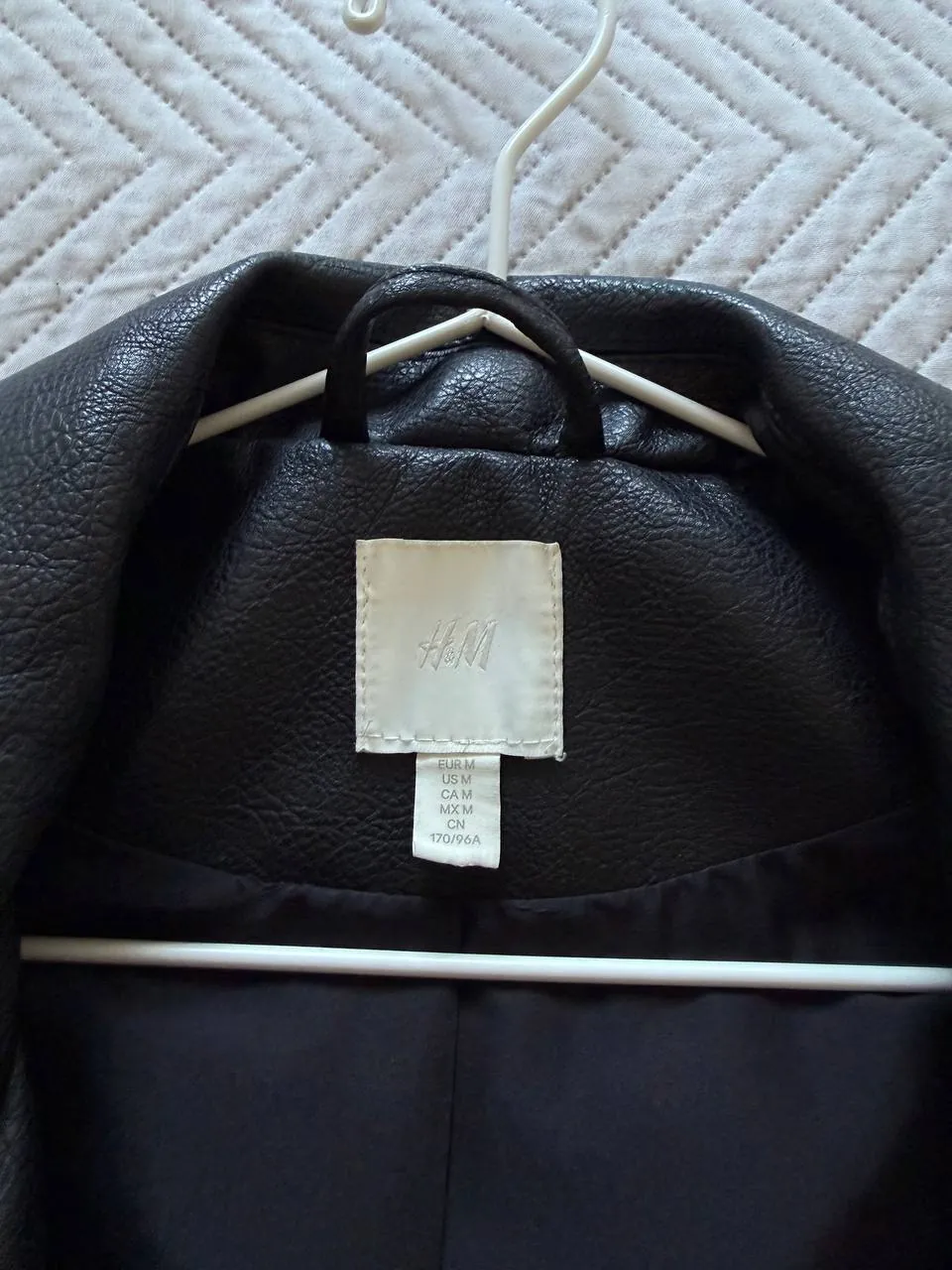 Косуха H&M сумка Salomon духи Byredo пижама 7