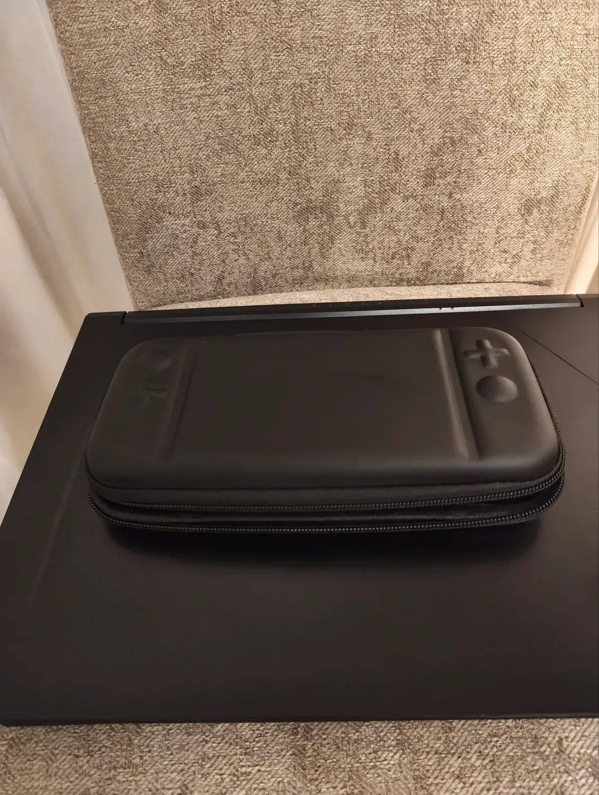 Ноутбук Acer Nitro 5 и Nintendo Switch Lite 4