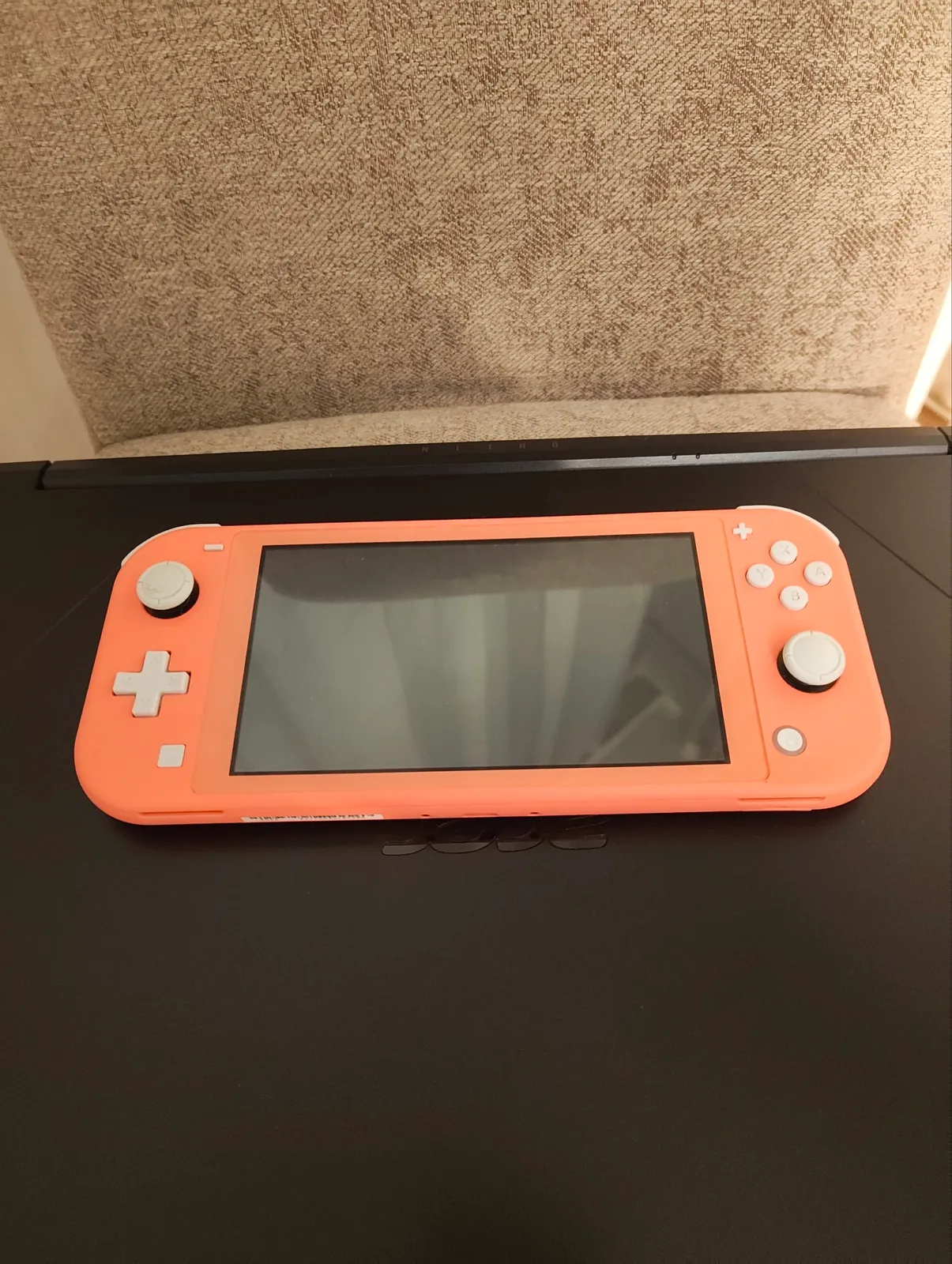 Ноутбук Acer Nitro 5 и Nintendo Switch Lite 2