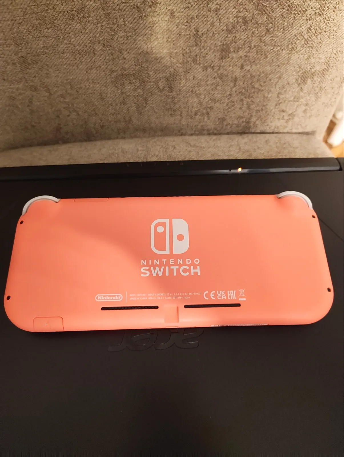 Ноутбук Acer Nitro 5 и Nintendo Switch Lite 3