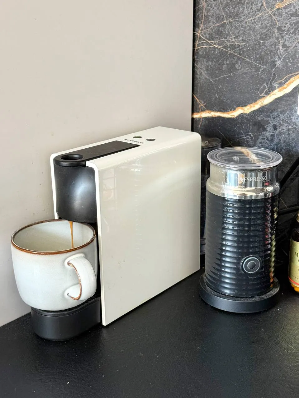 Кофемашина Nespresso с капучинатором 1