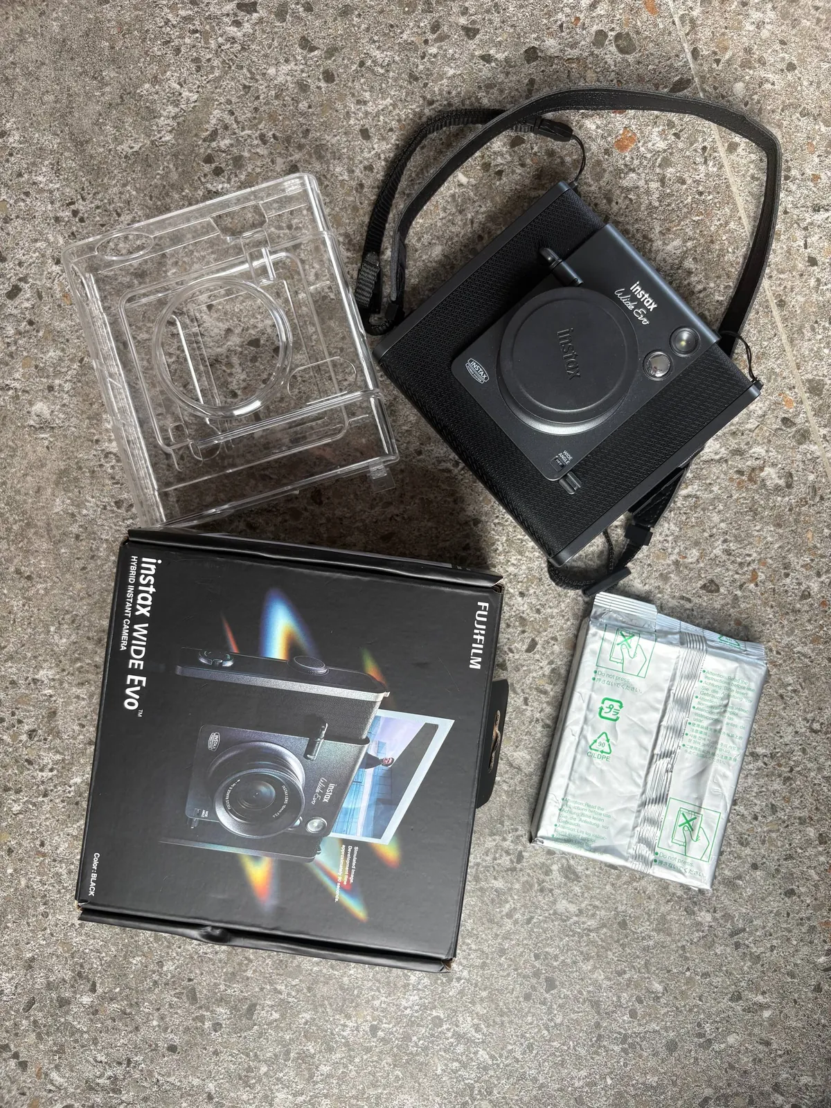 Fujifilm Instax Wide EVO с картой памяти 1