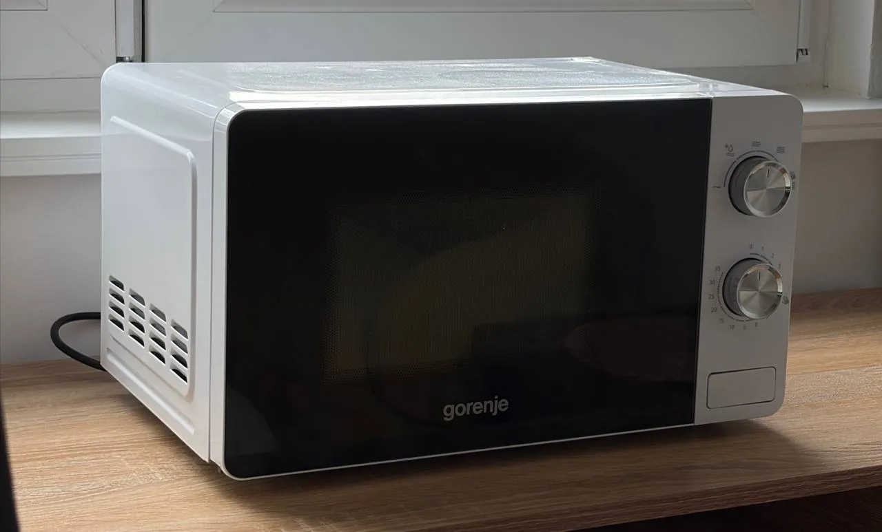 Микроволновка GORENJE MO17E1W, состояние отличное 1
